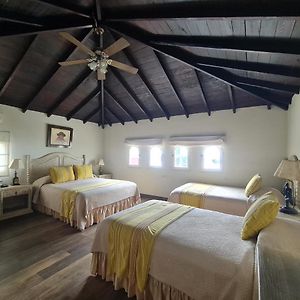 Habitación Triple de Estilo Colonial